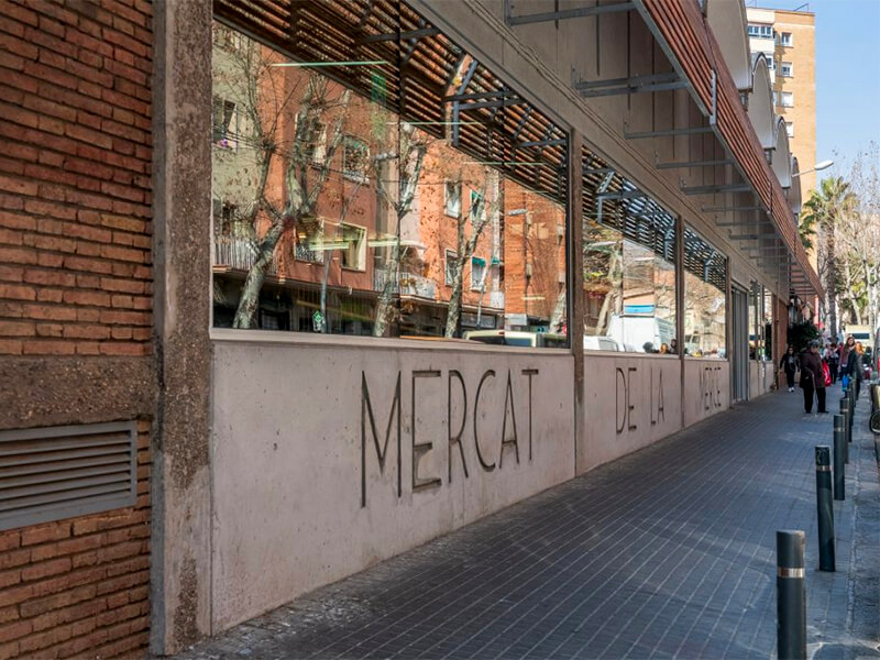El Mercat de la Mercè inicia la reforma de la façana principal
